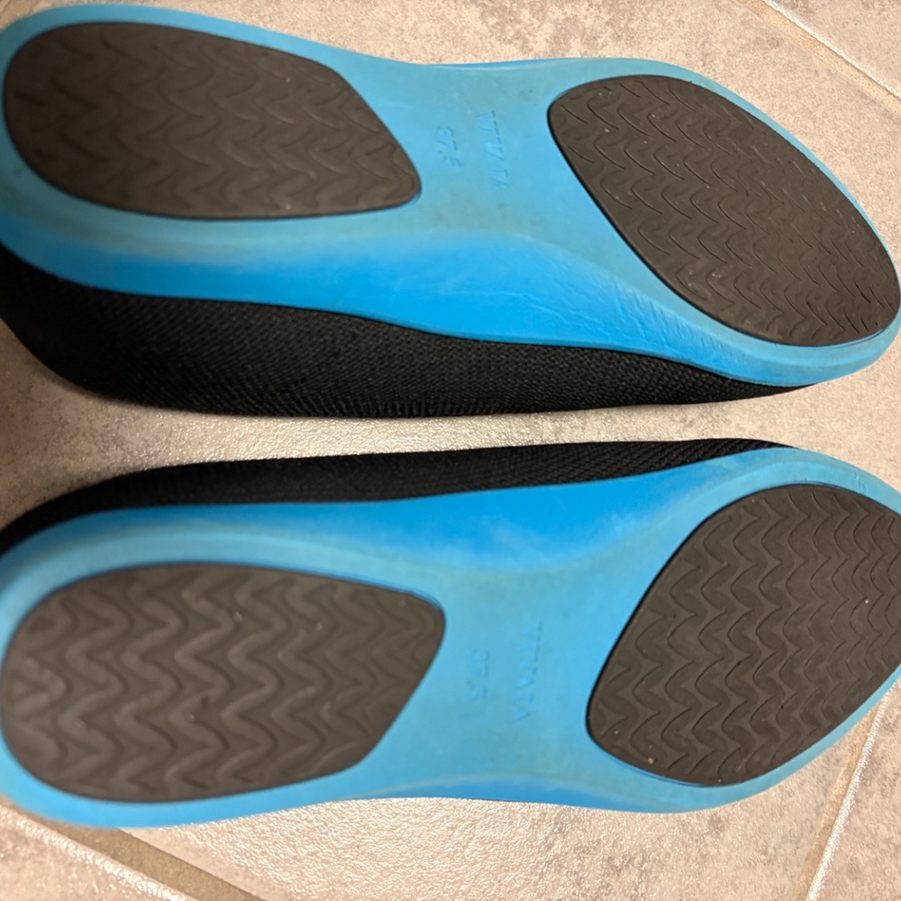 VIVAIA "Aria Walker" Lightweight Pointed Toe Ballet Flats in Black and Blue - Picture 7 of 8